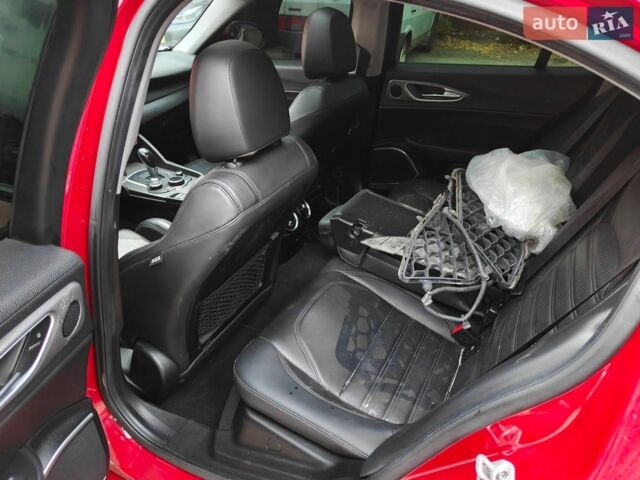 Альфа Ромео Джулия, объемом двигателя 2 л и пробегом 118 тыс. км за 10650 $, фото 7 на Automoto.ua