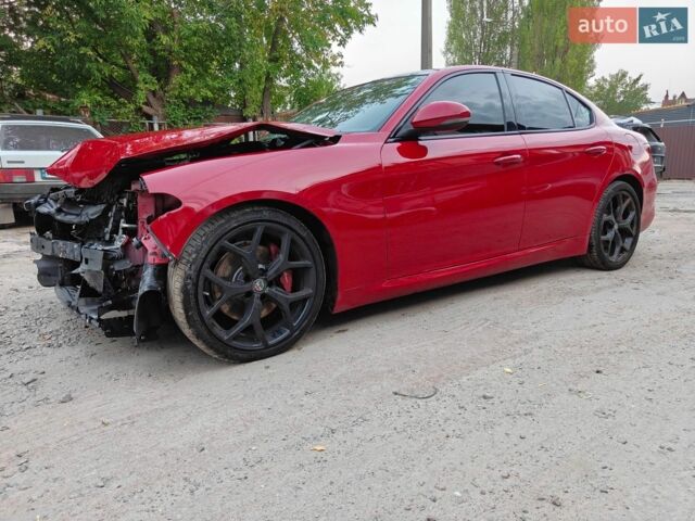 Альфа Ромео Джулия, объемом двигателя 2 л и пробегом 118 тыс. км за 10650 $, фото 5 на Automoto.ua
