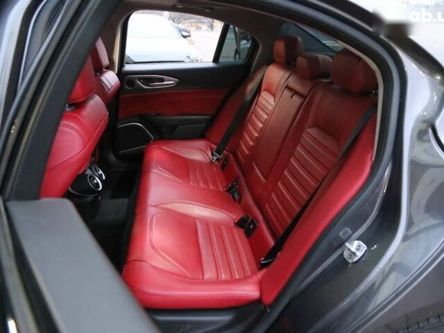 Альфа Ромео Джулия, объемом двигателя 2 л и пробегом 75 тыс. км за 16900 $, фото 9 на Automoto.ua