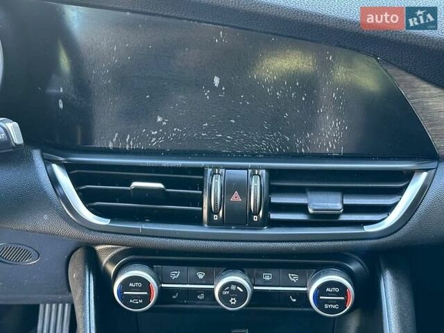Альфа Ромео Джулия, объемом двигателя 2 л и пробегом 195 тыс. км за 13200 $, фото 19 на Automoto.ua