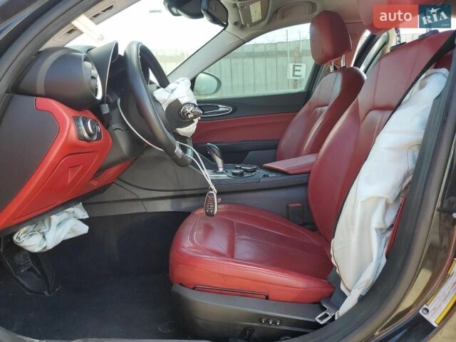 Альфа Ромео Джулия, объемом двигателя 0 л и пробегом 165 тыс. км за 9200 $, фото 6 на Automoto.ua