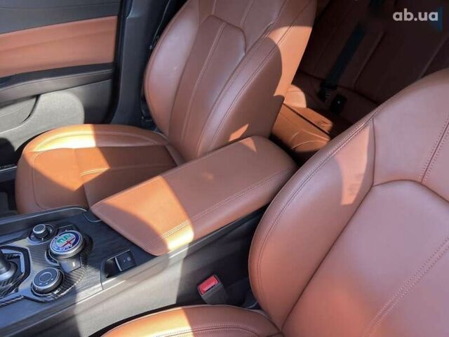 Альфа Ромео Джулия, объемом двигателя 2 л и пробегом 186 тыс. км за 17990 $, фото 26 на Automoto.ua