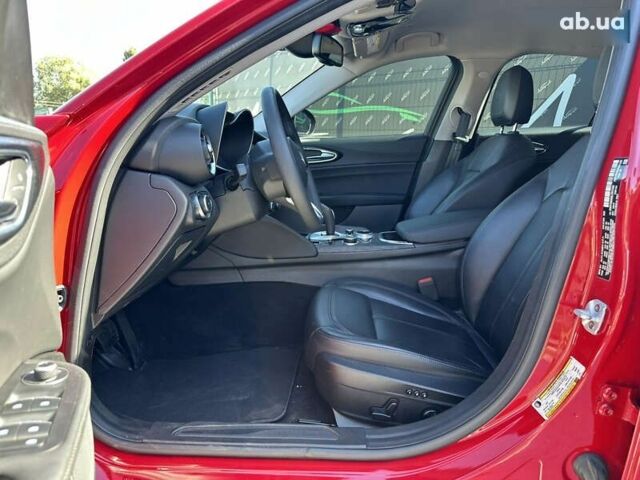 Альфа Ромео Джулия, объемом двигателя 2 л и пробегом 19 тыс. км за 19999 $, фото 7 на Automoto.ua