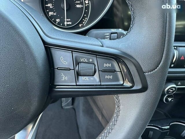 Альфа Ромео Джулия, объемом двигателя 2 л и пробегом 19 тыс. км за 19999 $, фото 11 на Automoto.ua