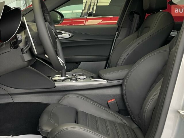 Альфа Ромео Джулия, объемом двигателя 2 л и пробегом 0 тыс. км за 62631 $, фото 6 на Automoto.ua