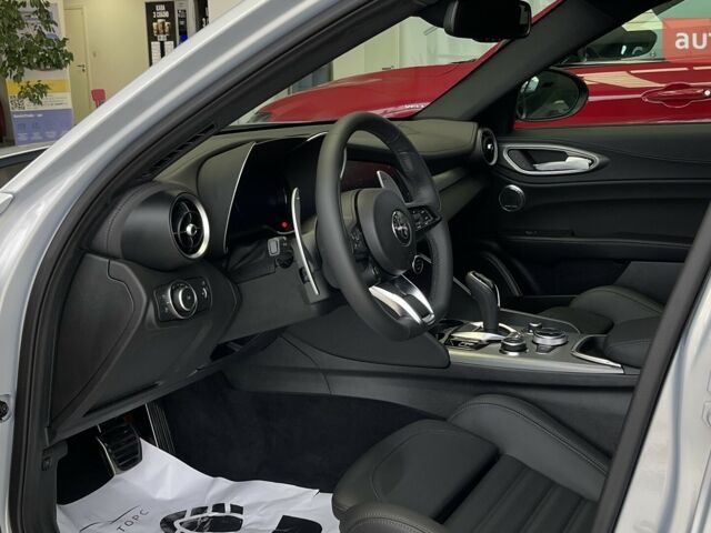 Альфа Ромео Джулия, объемом двигателя 2 л и пробегом 0 тыс. км за 62631 $, фото 5 на Automoto.ua