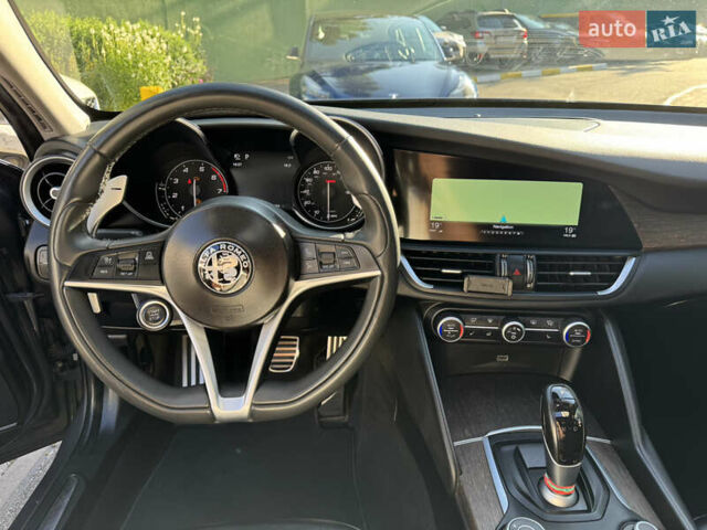 Сірий Альфа Ромео Джулія, об'ємом двигуна 2 л та пробігом 101 тис. км за 23600 $, фото 13 на Automoto.ua