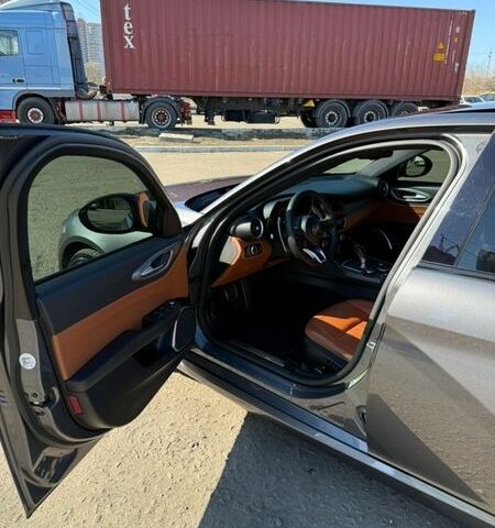 Сірий Альфа Ромео Джулія, об'ємом двигуна 2 л та пробігом 66 тис. км за 19200 $, фото 18 на Automoto.ua