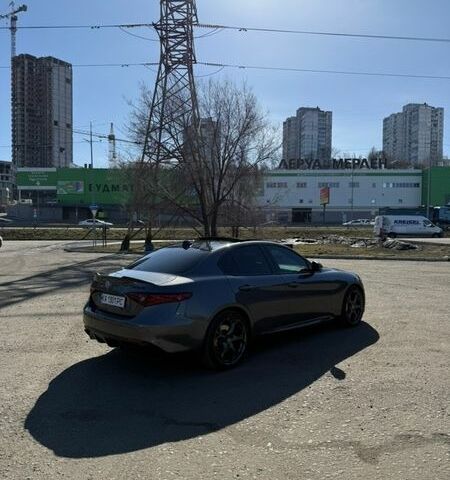 Сірий Альфа Ромео Джулія, об'ємом двигуна 2 л та пробігом 66 тис. км за 19200 $, фото 8 на Automoto.ua