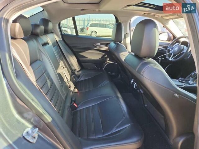 Серый Альфа Ромео Джулия, объемом двигателя 2 л и пробегом 50 тыс. км за 5700 $, фото 9 на Automoto.ua