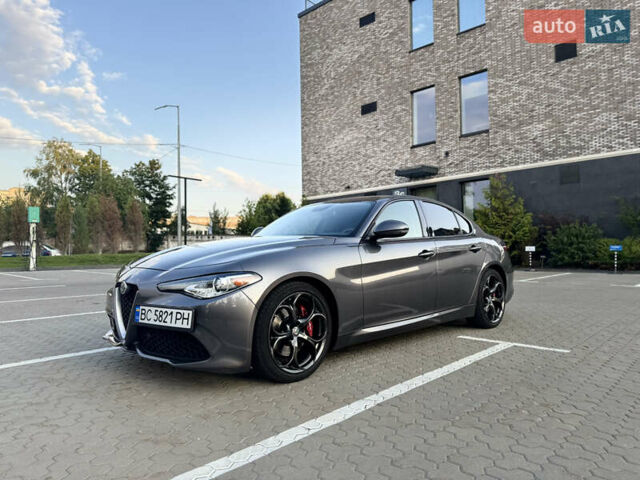Сірий Альфа Ромео Джулія, об'ємом двигуна 2 л та пробігом 101 тис. км за 23600 $, фото 1 на Automoto.ua