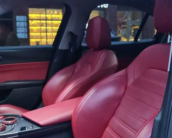 Серый Альфа Ромео Джулия, объемом двигателя 2 л и пробегом 74 тыс. км за 17100 $, фото 16 на Automoto.ua