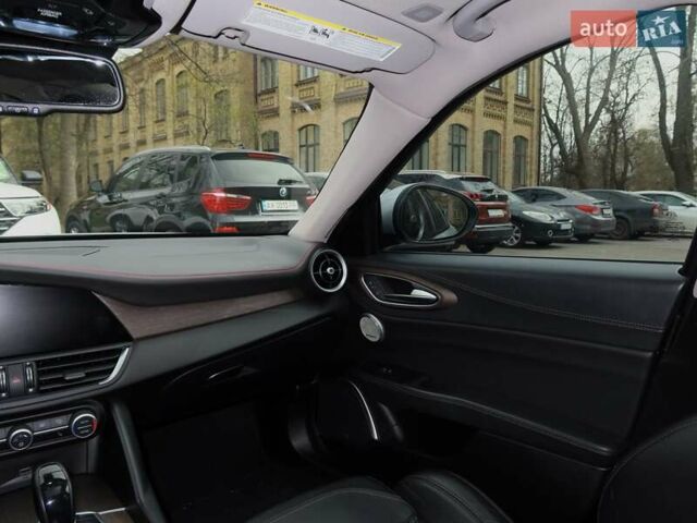 Сірий Альфа Ромео Джулія, об'ємом двигуна 2 л та пробігом 84 тис. км за 21000 $, фото 26 на Automoto.ua