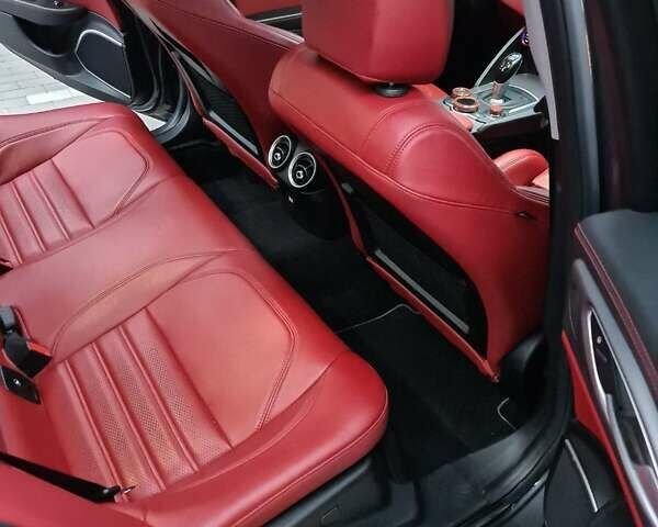 Серый Альфа Ромео Джулия, объемом двигателя 2 л и пробегом 74 тыс. км за 17100 $, фото 17 на Automoto.ua