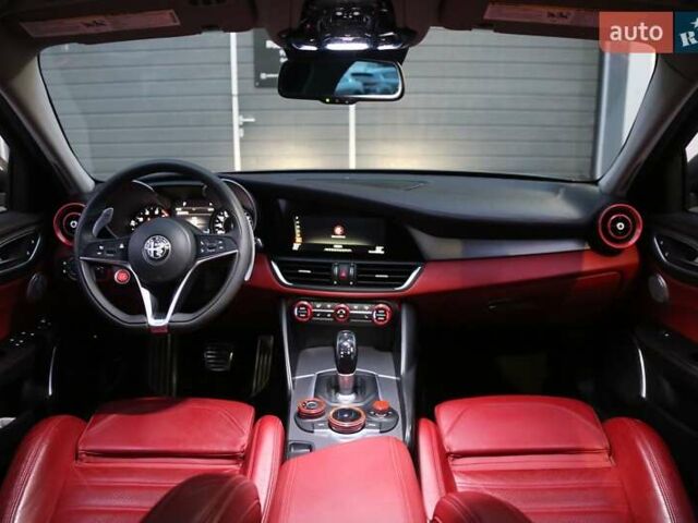 Сірий Альфа Ромео Джулія, об'ємом двигуна 2 л та пробігом 75 тис. км за 17500 $, фото 13 на Automoto.ua