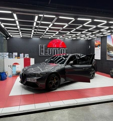 Сірий Альфа Ромео Джулія, об'ємом двигуна 2 л та пробігом 66 тис. км за 19200 $, фото 36 на Automoto.ua