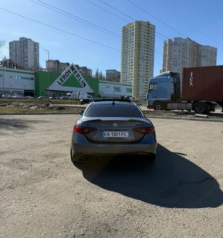 Сірий Альфа Ромео Джулія, об'ємом двигуна 2 л та пробігом 66 тис. км за 19200 $, фото 7 на Automoto.ua