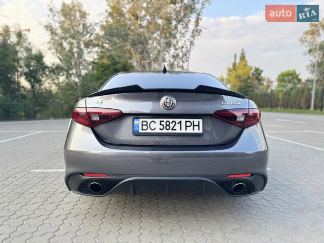 Сірий Альфа Ромео Джулія, об'ємом двигуна 2 л та пробігом 101 тис. км за 23600 $, фото 8 на Automoto.ua