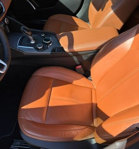 Сірий Альфа Ромео Джулія, об'ємом двигуна 2 л та пробігом 66 тис. км за 19200 $, фото 27 на Automoto.ua