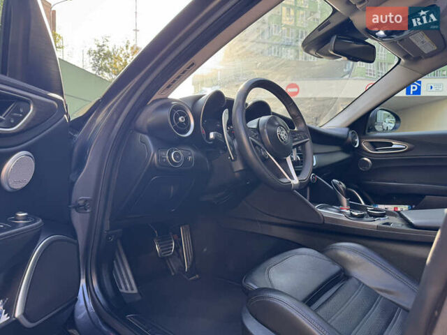 Сірий Альфа Ромео Джулія, об'ємом двигуна 2 л та пробігом 101 тис. км за 23600 $, фото 14 на Automoto.ua