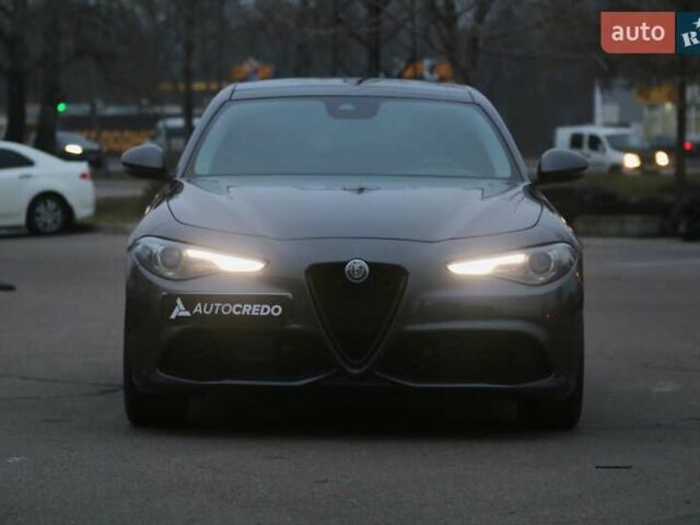 Сірий Альфа Ромео Джулія, об'ємом двигуна 2 л та пробігом 75 тис. км за 17500 $, фото 2 на Automoto.ua