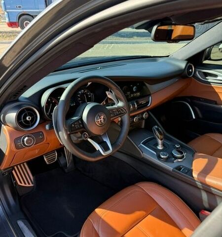 Сірий Альфа Ромео Джулія, об'ємом двигуна 2 л та пробігом 66 тис. км за 19200 $, фото 19 на Automoto.ua