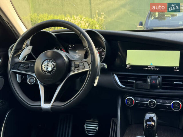 Сірий Альфа Ромео Джулія, об'ємом двигуна 2 л та пробігом 101 тис. км за 23600 $, фото 29 на Automoto.ua