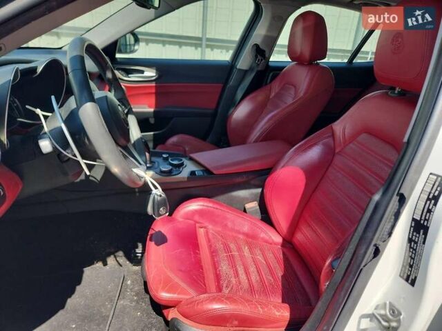 Альфа Ромео Джулия 2017 в Виннице на Automoto.ua Серый Альфа Ромео Джулия, объемом двигателя 2 л и пробегом 96 тыс. км за 4700 $, фото 6 на Automoto.ua