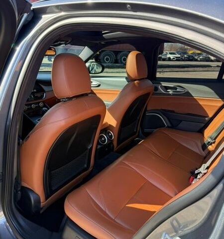 Сірий Альфа Ромео Джулія, об'ємом двигуна 2 л та пробігом 66 тис. км за 19200 $, фото 21 на Automoto.ua