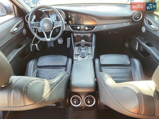 Серый Альфа Ромео Джулия, объемом двигателя 2 л и пробегом 50 тыс. км за 5700 $, фото 7 на Automoto.ua