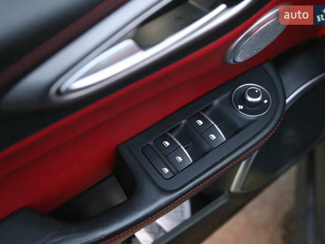 Сірий Альфа Ромео Джулія, об'ємом двигуна 2 л та пробігом 75 тис. км за 17500 $, фото 16 на Automoto.ua