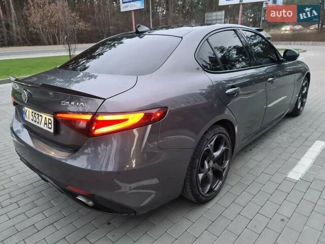 Серый Альфа Ромео Джулия, объемом двигателя 2 л и пробегом 74 тыс. км за 17100 $, фото 5 на Automoto.ua