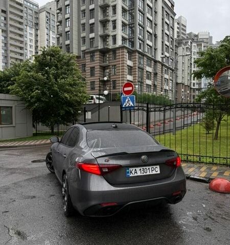 Сірий Альфа Ромео Джулія, об'ємом двигуна 2 л та пробігом 66 тис. км за 19200 $, фото 34 на Automoto.ua