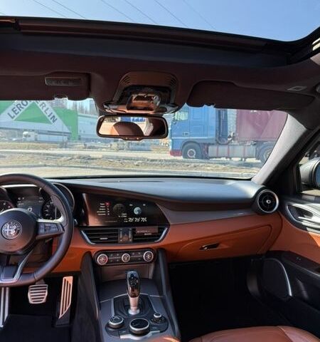 Сірий Альфа Ромео Джулія, об'ємом двигуна 2 л та пробігом 66 тис. км за 19200 $, фото 30 на Automoto.ua