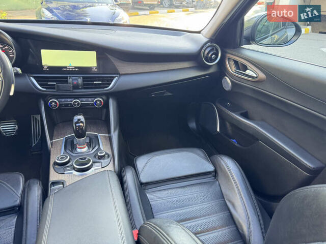 Сірий Альфа Ромео Джулія, об'ємом двигуна 2 л та пробігом 101 тис. км за 23600 $, фото 27 на Automoto.ua