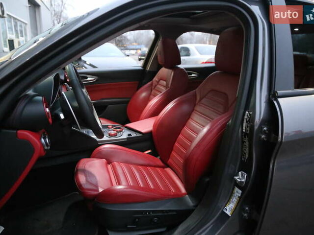 Сірий Альфа Ромео Джулія, об'ємом двигуна 2 л та пробігом 75 тис. км за 17500 $, фото 8 на Automoto.ua