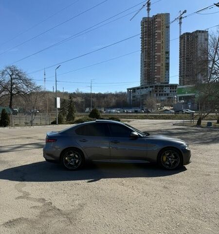 Сірий Альфа Ромео Джулія, об'ємом двигуна 2 л та пробігом 66 тис. км за 19200 $, фото 10 на Automoto.ua