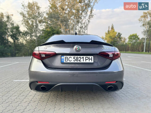 Сірий Альфа Ромео Джулія, об'ємом двигуна 2 л та пробігом 101 тис. км за 23600 $, фото 9 на Automoto.ua