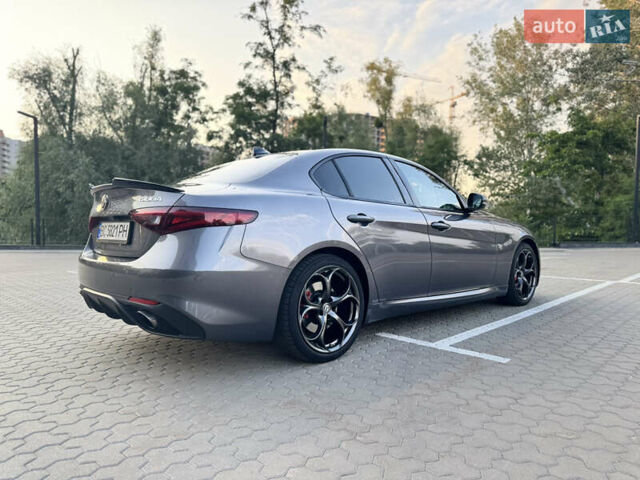 Сірий Альфа Ромео Джулія, об'ємом двигуна 2 л та пробігом 101 тис. км за 23600 $, фото 6 на Automoto.ua