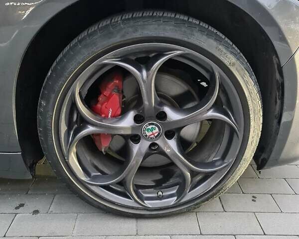 Серый Альфа Ромео Джулия, объемом двигателя 2 л и пробегом 74 тыс. км за 17100 $, фото 23 на Automoto.ua