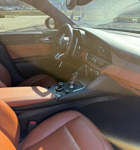 Сірий Альфа Ромео Джулія, об'ємом двигуна 2 л та пробігом 66 тис. км за 19200 $, фото 24 на Automoto.ua