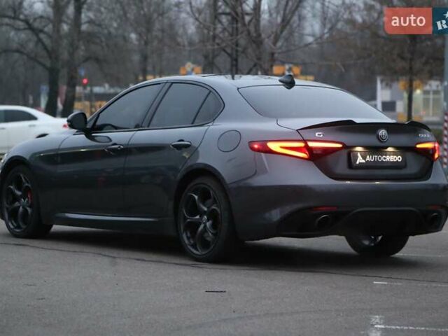 Сірий Альфа Ромео Джулія, об'ємом двигуна 2 л та пробігом 75 тис. км за 17500 $, фото 4 на Automoto.ua
