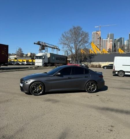 Сірий Альфа Ромео Джулія, об'ємом двигуна 2 л та пробігом 66 тис. км за 19200 $, фото 4 на Automoto.ua