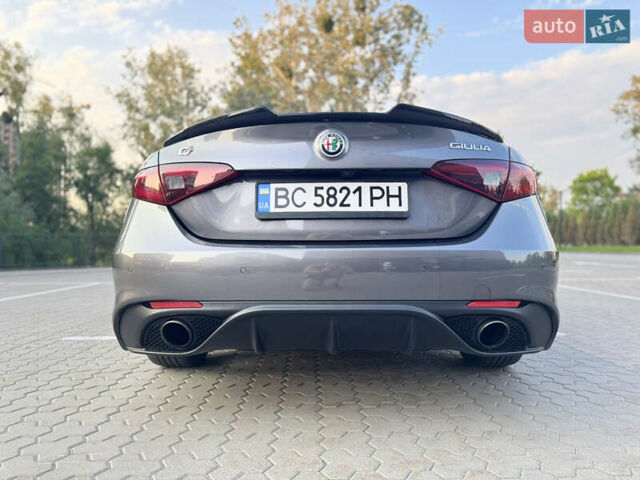 Сірий Альфа Ромео Джулія, об'ємом двигуна 2 л та пробігом 101 тис. км за 23600 $, фото 10 на Automoto.ua