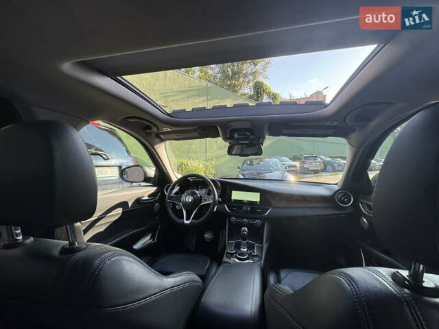 Сірий Альфа Ромео Джулія, об'ємом двигуна 2 л та пробігом 101 тис. км за 23600 $, фото 26 на Automoto.ua