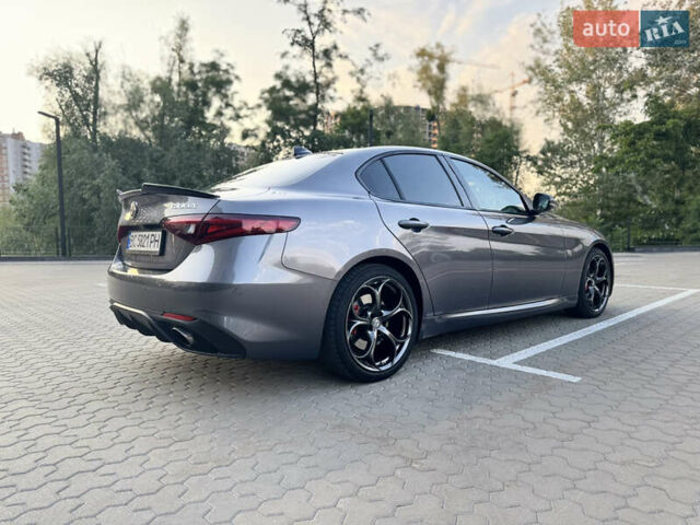 Сірий Альфа Ромео Джулія, об'ємом двигуна 2 л та пробігом 101 тис. км за 23600 $, фото 7 на Automoto.ua