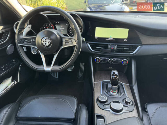 Сірий Альфа Ромео Джулія, об'ємом двигуна 2 л та пробігом 101 тис. км за 23600 $, фото 28 на Automoto.ua