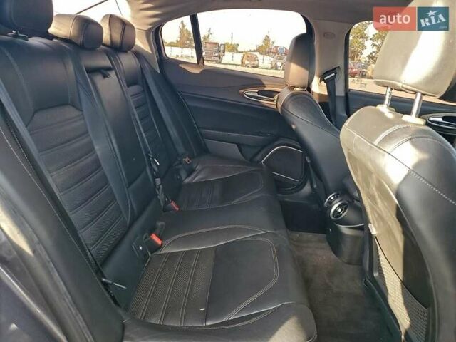 Серый Альфа Ромео Джулия, объемом двигателя 2 л и пробегом 79 тыс. км за 5300 $, фото 8 на Automoto.ua