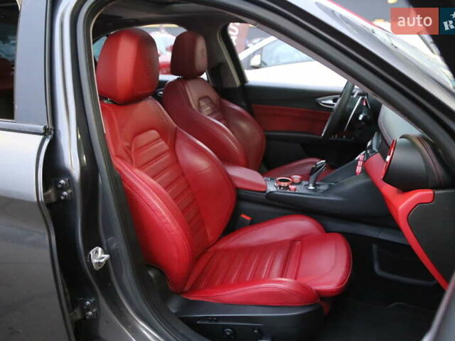 Сірий Альфа Ромео Джулія, об'ємом двигуна 2 л та пробігом 75 тис. км за 17500 $, фото 11 на Automoto.ua