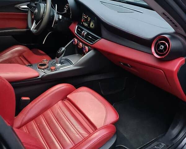 Серый Альфа Ромео Джулия, объемом двигателя 2 л и пробегом 74 тыс. км за 17100 $, фото 13 на Automoto.ua